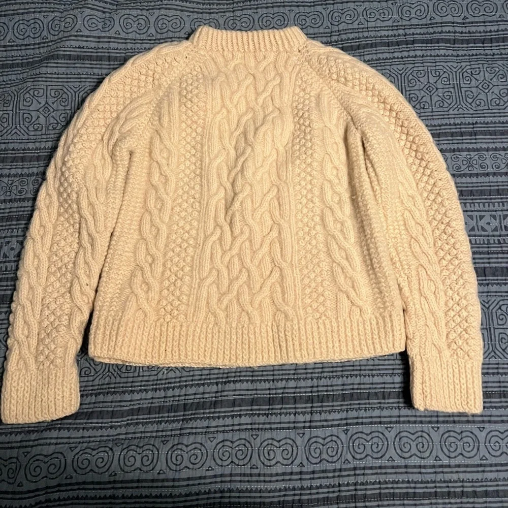 Women’s handmade 100% wool cable-knit sweater. Size approx XS. See measurements. - Picture 3 of 11